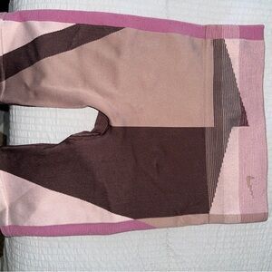 Nike Geometric Patterned biker shorts